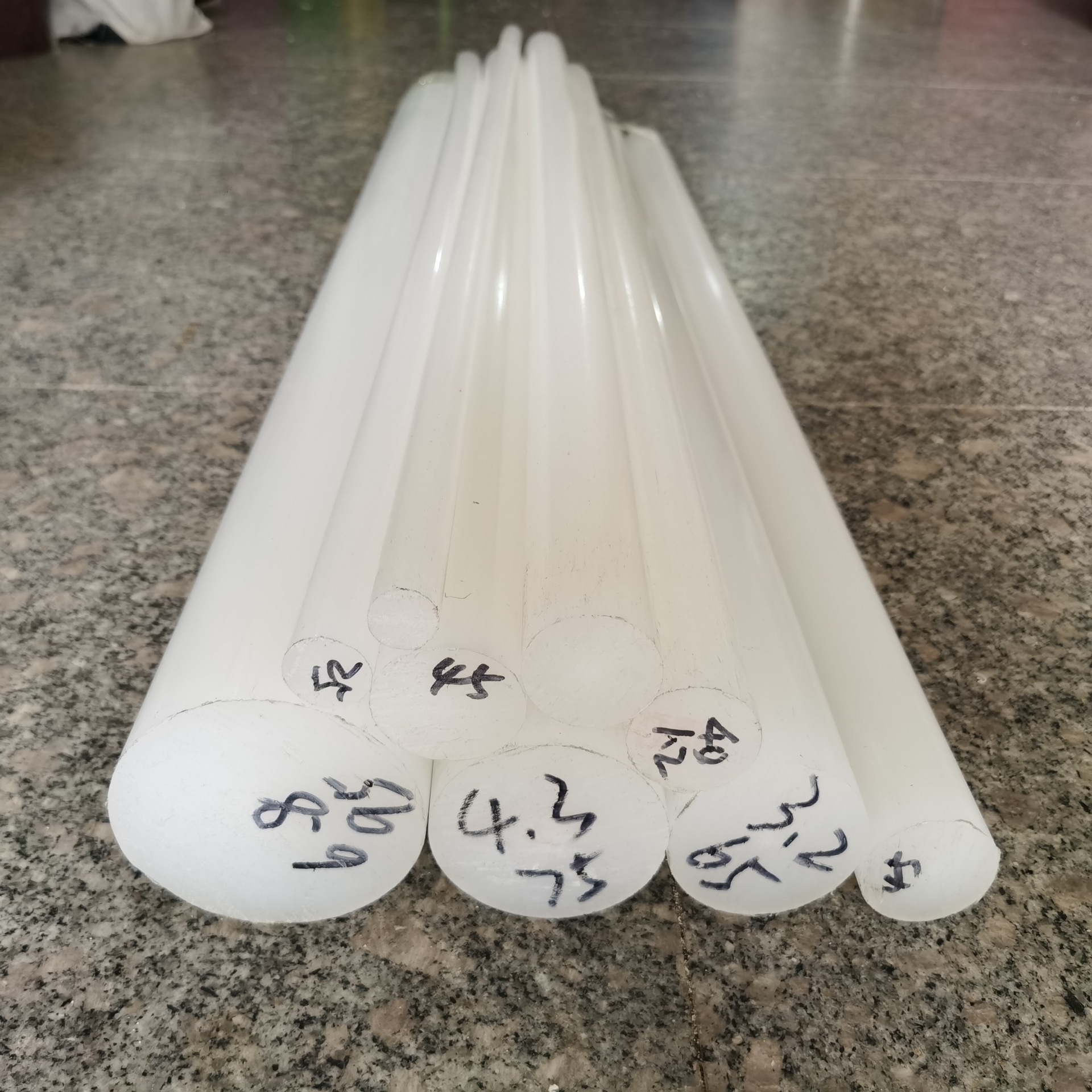 定制pp圆棒聚丙烯棒白色pp棒耐磨耐酸碱pp棒全新料塑料棒pp焊条