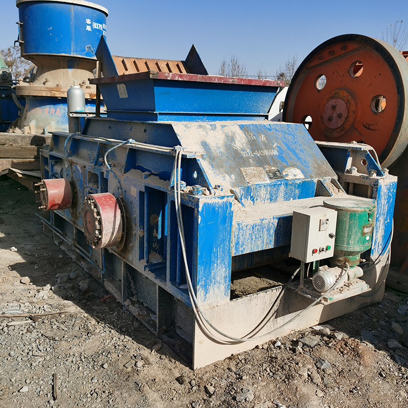 出售二手巩义华盛铭1212液压对辊破碎机 大型二手对辊破碎机调剂