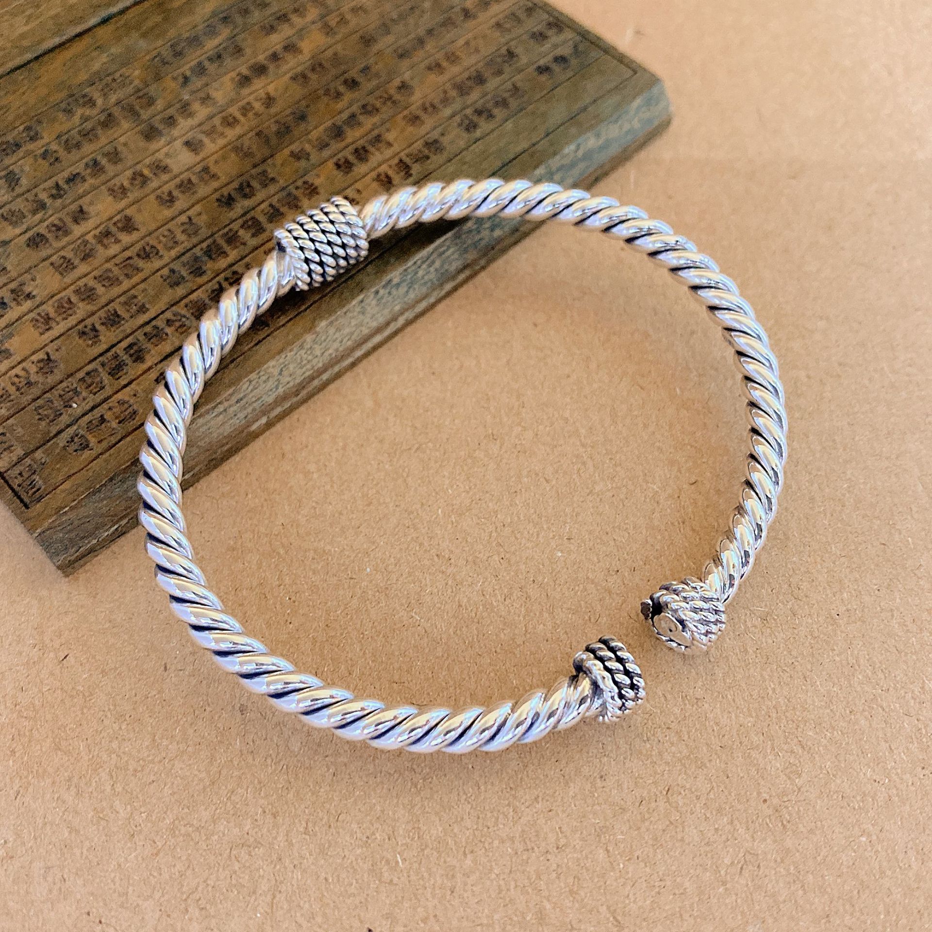 福氏足银999亮面做旧复古纯手工扭麻设计感开口百搭潮流纯银手镯