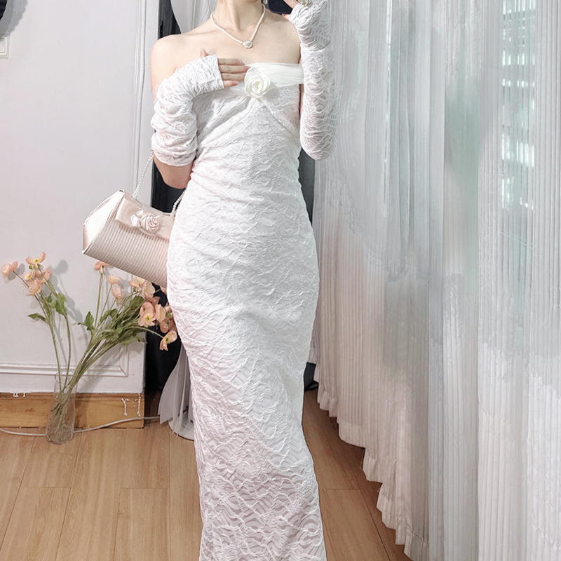 茶歇法式蕾丝抹胸白色连衣裙女春夏季新款修身显瘦气质礼服长裙子