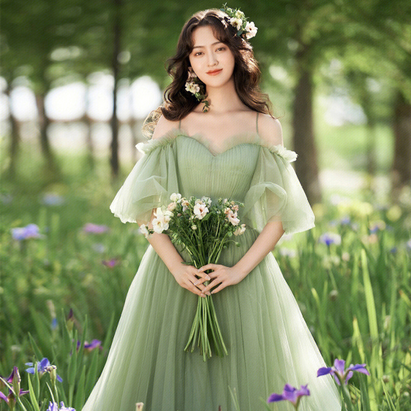 新娘绿色吊带轻婚纱2023新款结婚彩纱影楼摄影新娘露肩礼服批发