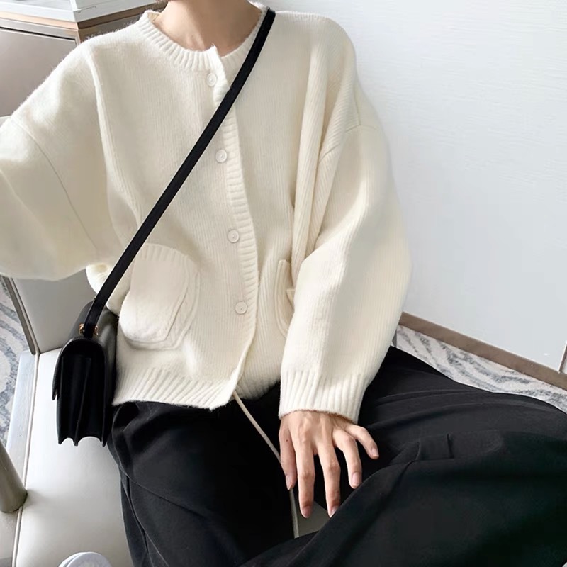 2021早秋新款韩版宽松奶白色针织开衫毛衣女装外套温柔风上衣秋冬