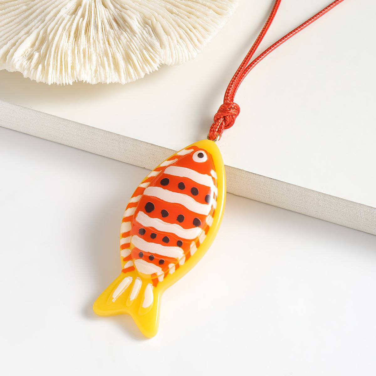 za明星同款线绳编织鱼型吊坠项链度假风 欧美动物长款颈链配饰跨