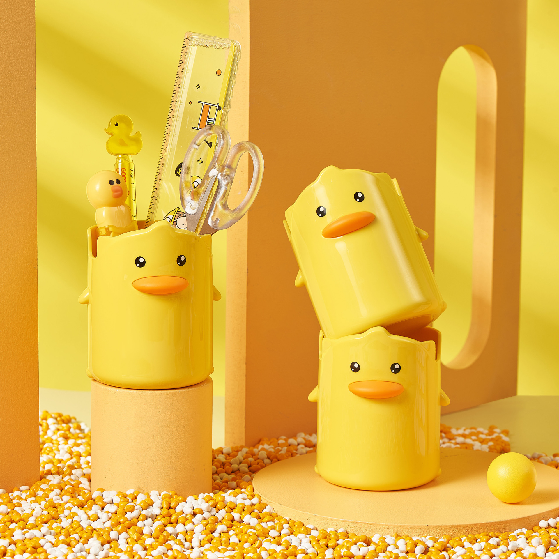 卡通可爱小黄鸭学生笔筒网红创意时尚儿童文具收纳盒桌面办公室