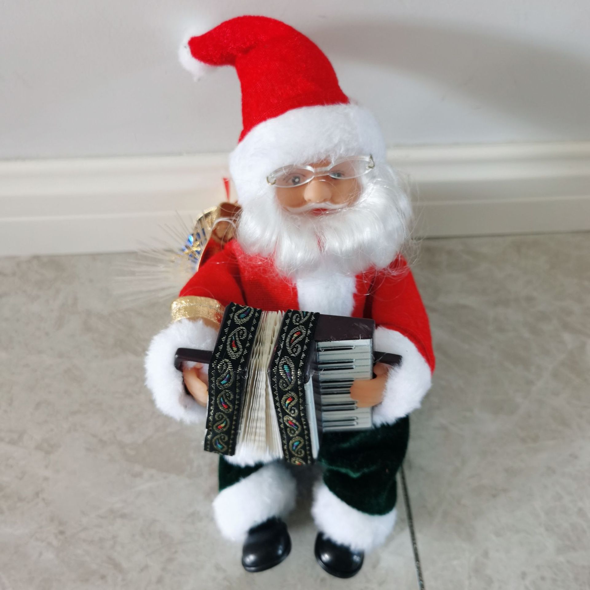 2020新款30cm电动圣诞老人音乐公仔装饰摆件圣诞节日礼物跨境专供