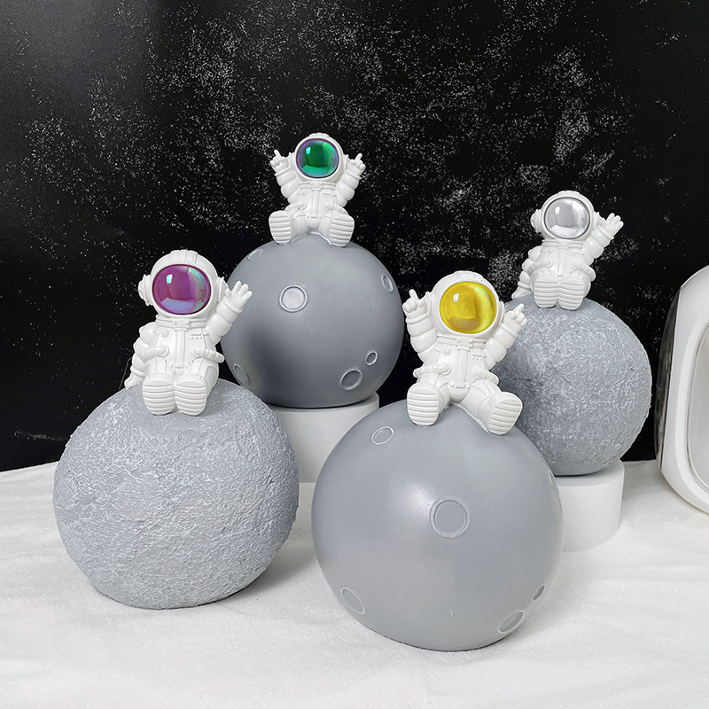 Creative Romantic Spaceman Ornaments Cartoon Astronaut Decorations Star Light Home Bedroom Decoration Crafts