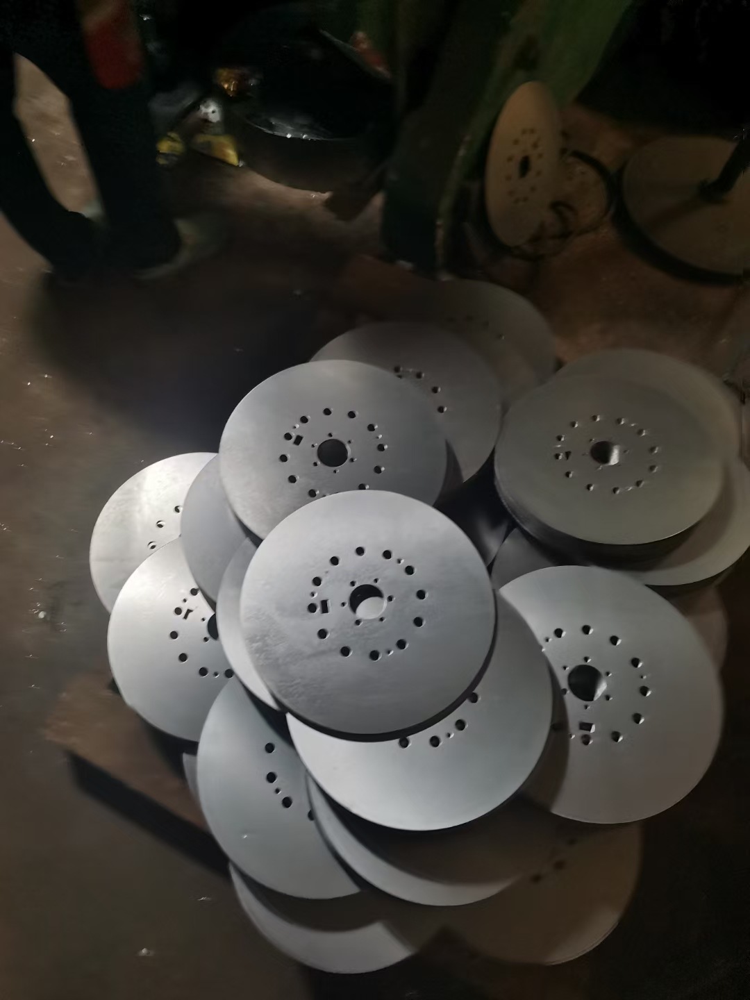 工厂直销 吊灯吸顶盘直边盘圆形底座底盘五金灯具配件配重盘