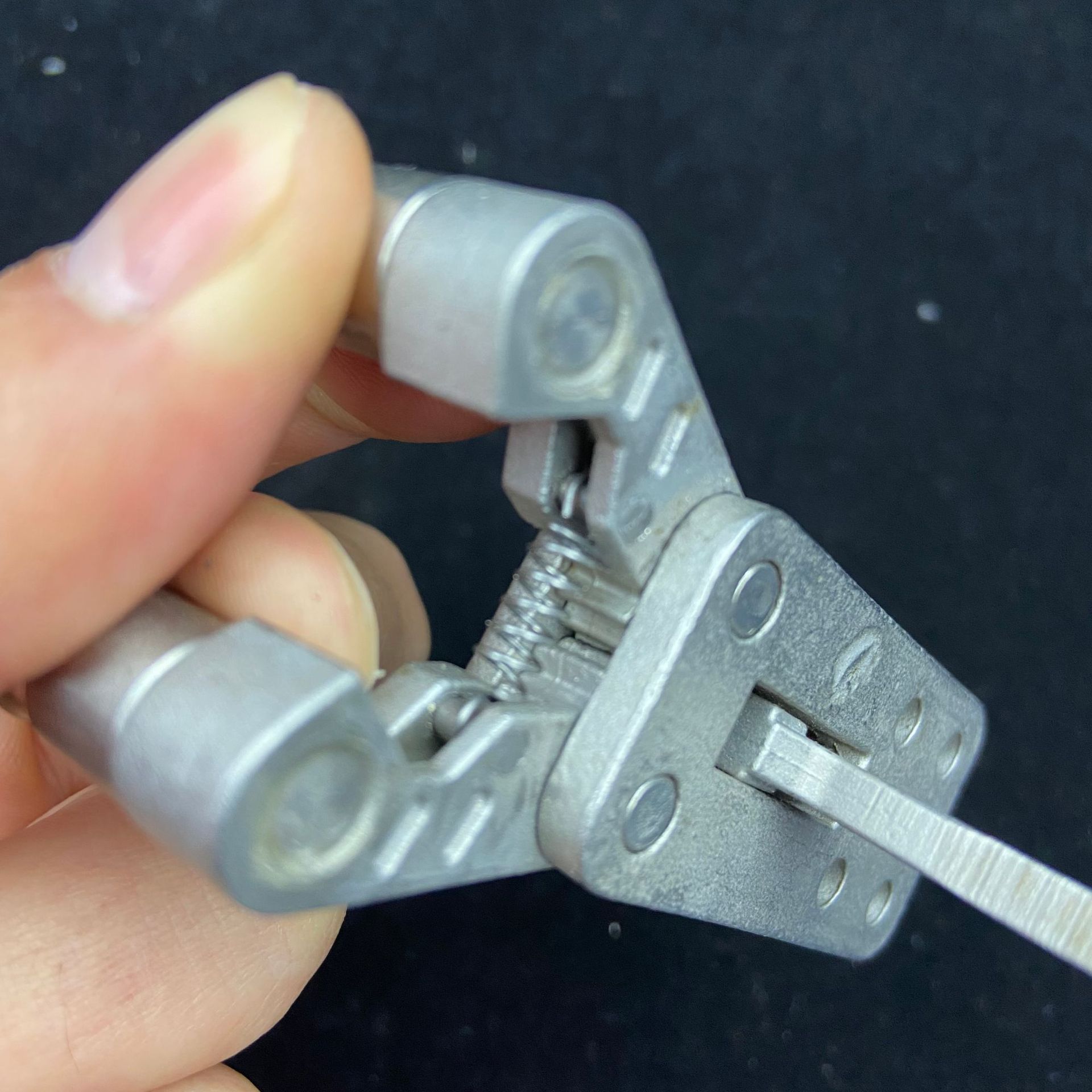 304不锈钢撒放器散放器全金属自动回归位回弹纯钢两轴联动夹弹器