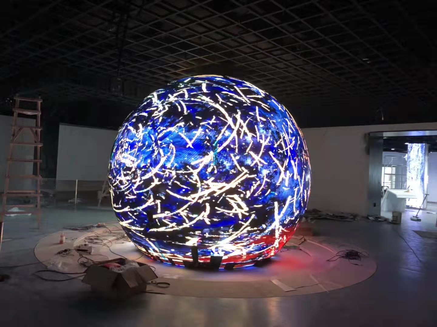 室内外球形led显示屏,各类异形led显示屏研发,生产直接对接