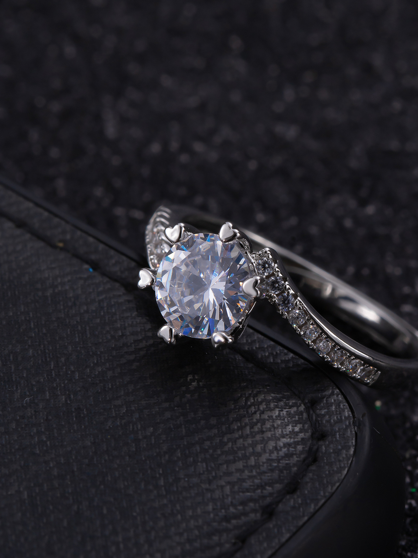 直播女款仿真钻戒扭臂交叉优雅唯美桃心六爪戒指女仿真莫桑石批发