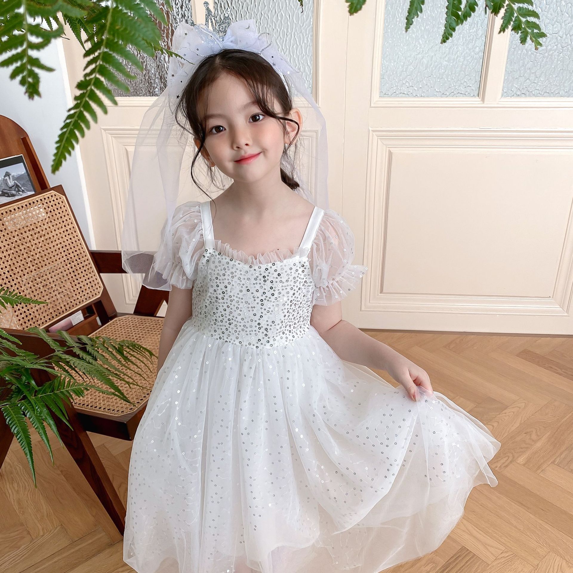 22新款儿童珠片白色吊带公主裙洋气花童蓬蓬网纱裙女孩短袖连衣裙