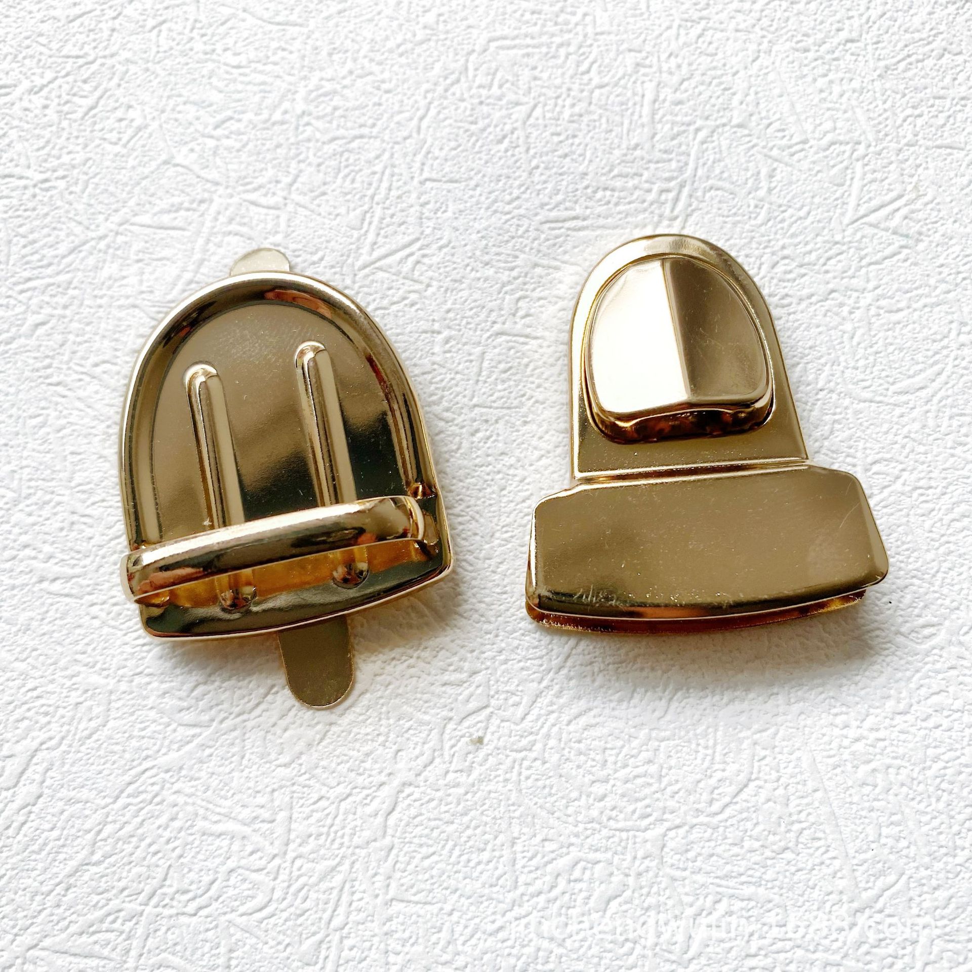 批发箱包五金铁皮锁扣 diy编织包包锁 皮具金属插锁 礼品盒锁扣