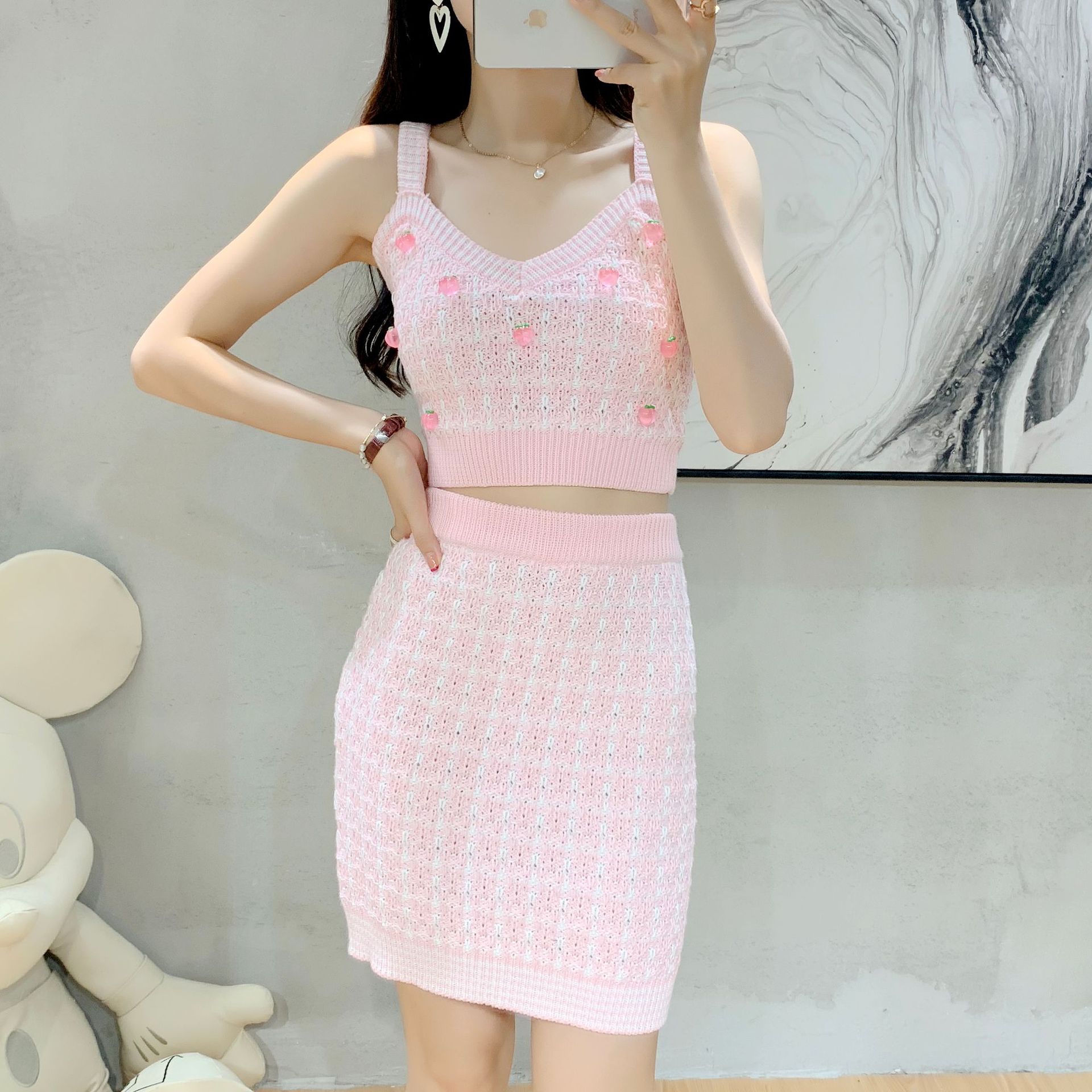 新款韩版纯欲风甜辣性感套装裙蜜桃点缀短款针织吊带背心包臀短裙