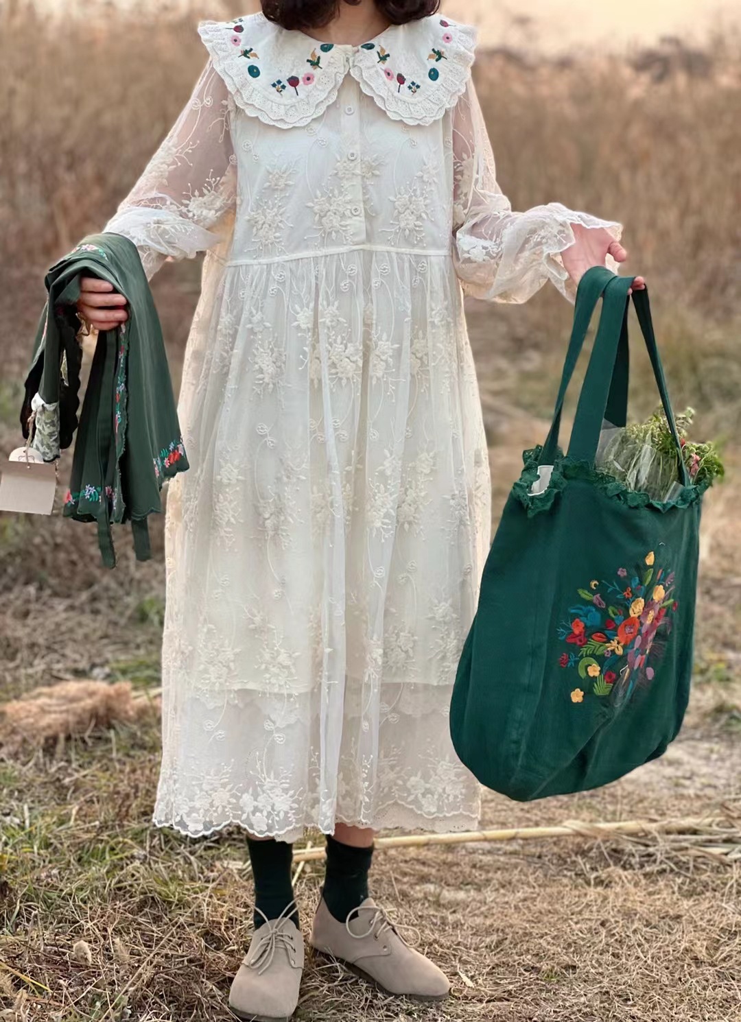 2022熊姑娘春新刺绣娃娃领超仙大版长袖蕾丝连衣裙xgn690176