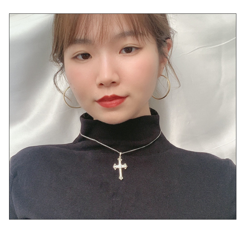 原创925纯银项链批发欧美个性十字架吊坠女士简约莫桑石锁骨颈链