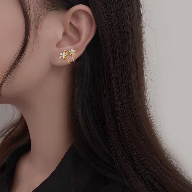 Korean Hot Selling Flowers Zircon Ear Clip Women's New Mori Style Sweet Elegance Non-Piercing Ear Clip Earrings 2024
