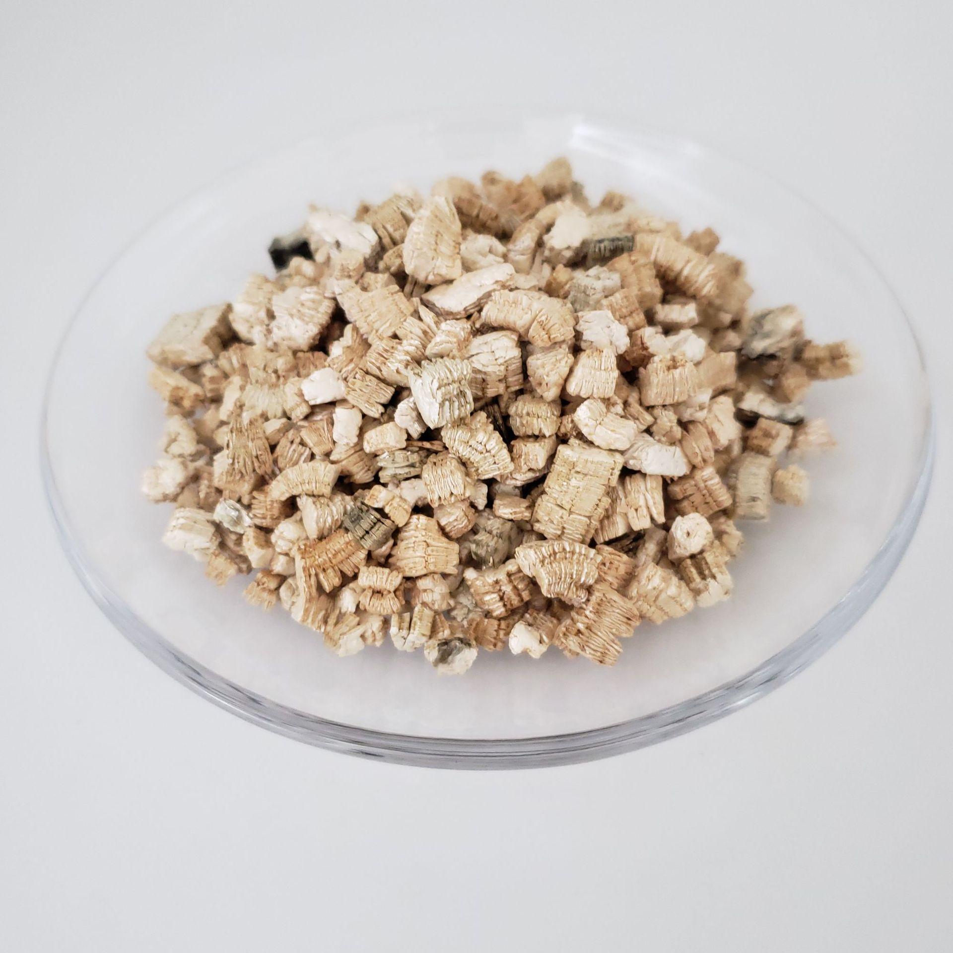 厂家供应 新疆白蛭石 保温材料用白蛭石颗粒4-8mm 金黄色蛭石颗粒