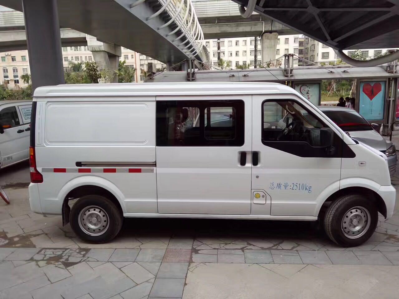 微型电动面包车