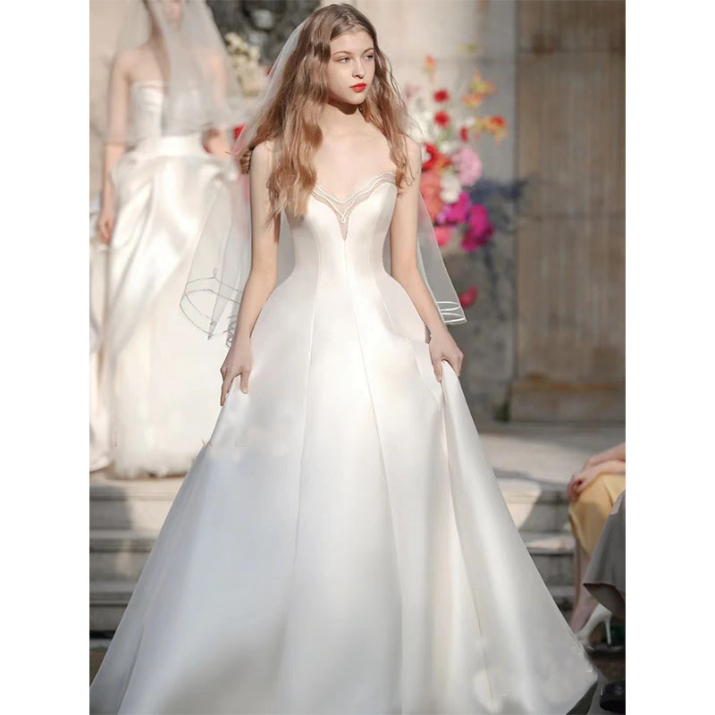 法式赫本2021款新娘抹胸缎面高级感显瘦简约连身a摆大拖尾 主婚纱