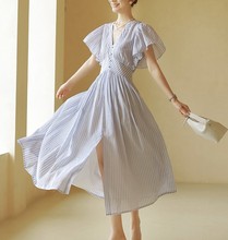 小众设计感条纹V领连衣裙女2023夏季新款蓝色气质高腰显瘦长裙子