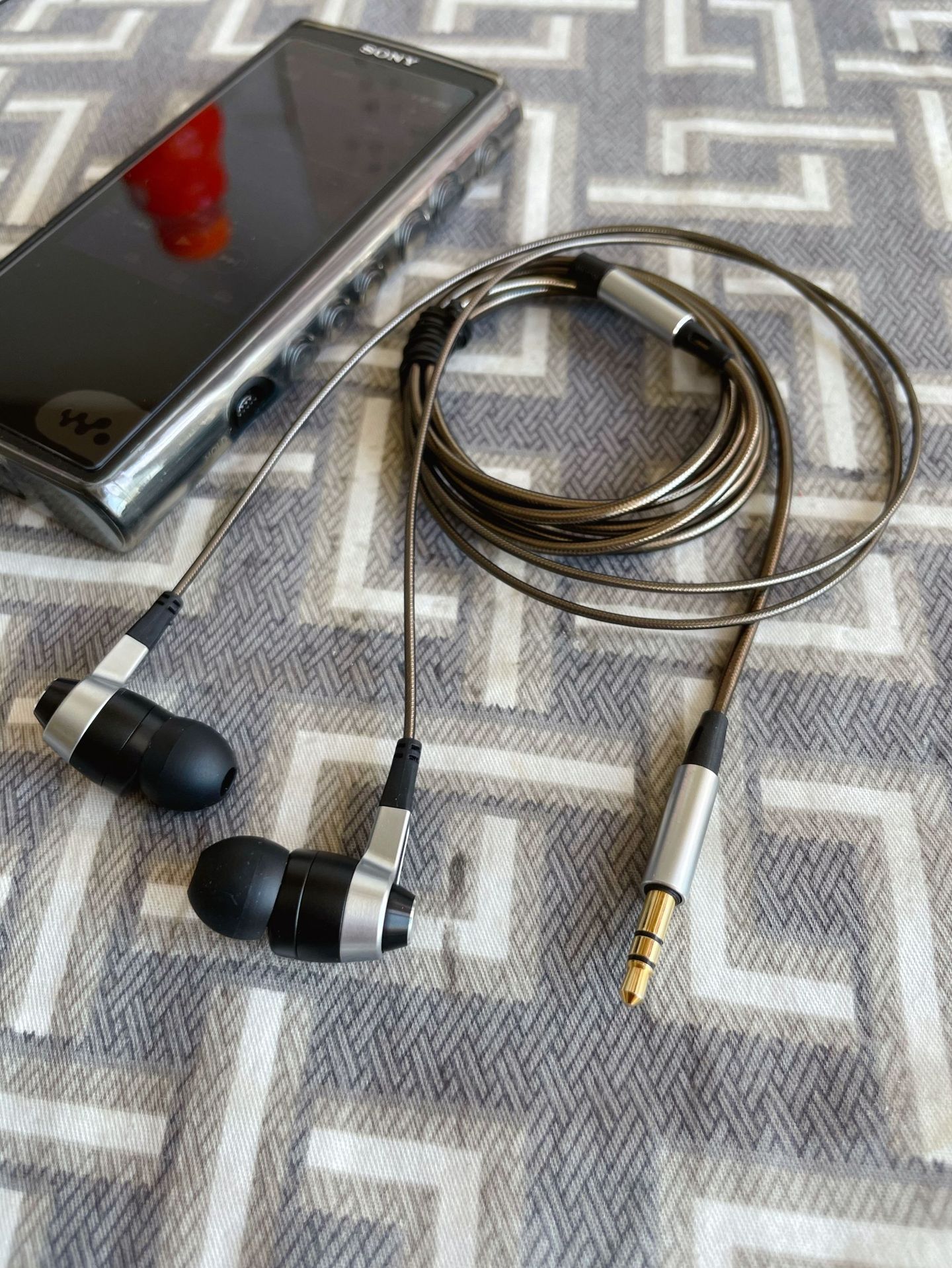 denon/天龙 ah-c720入耳式发烧hifi监听手机动圈耳机降噪耳塞