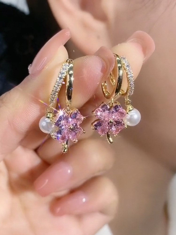 Purple Crystal Four-Leaf Flower Pearl Ear Clip 2023 New Internet Celebrity Fashionable Earrings Light Luxury