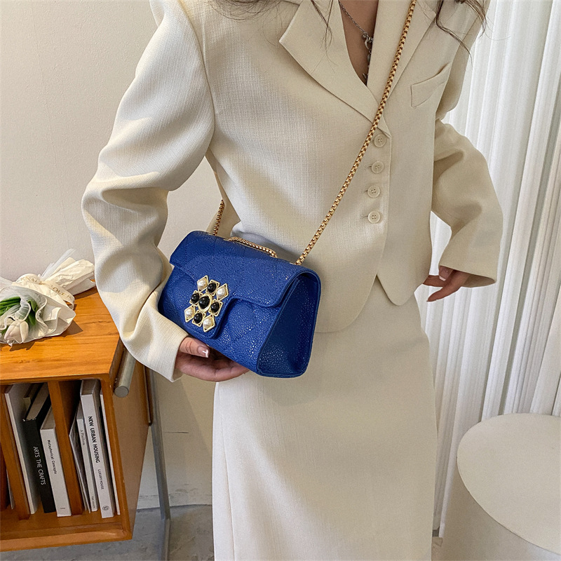 European and American Style Stylish Bag Women's Advanced Texture Pearl Twist Lock Bag Retro Style Chain Shoulder Messenger Bag Wholesale