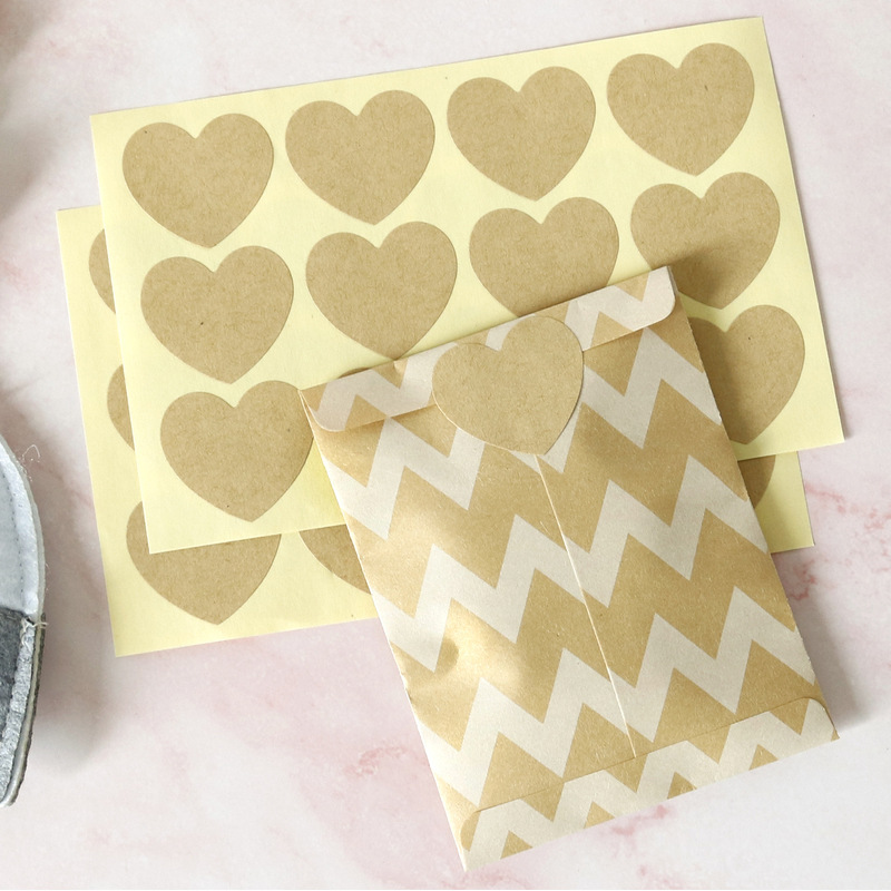 爱心空白贴纸diy礼品烘焙包装牛皮纸封口贴不干胶标签贴12枚价