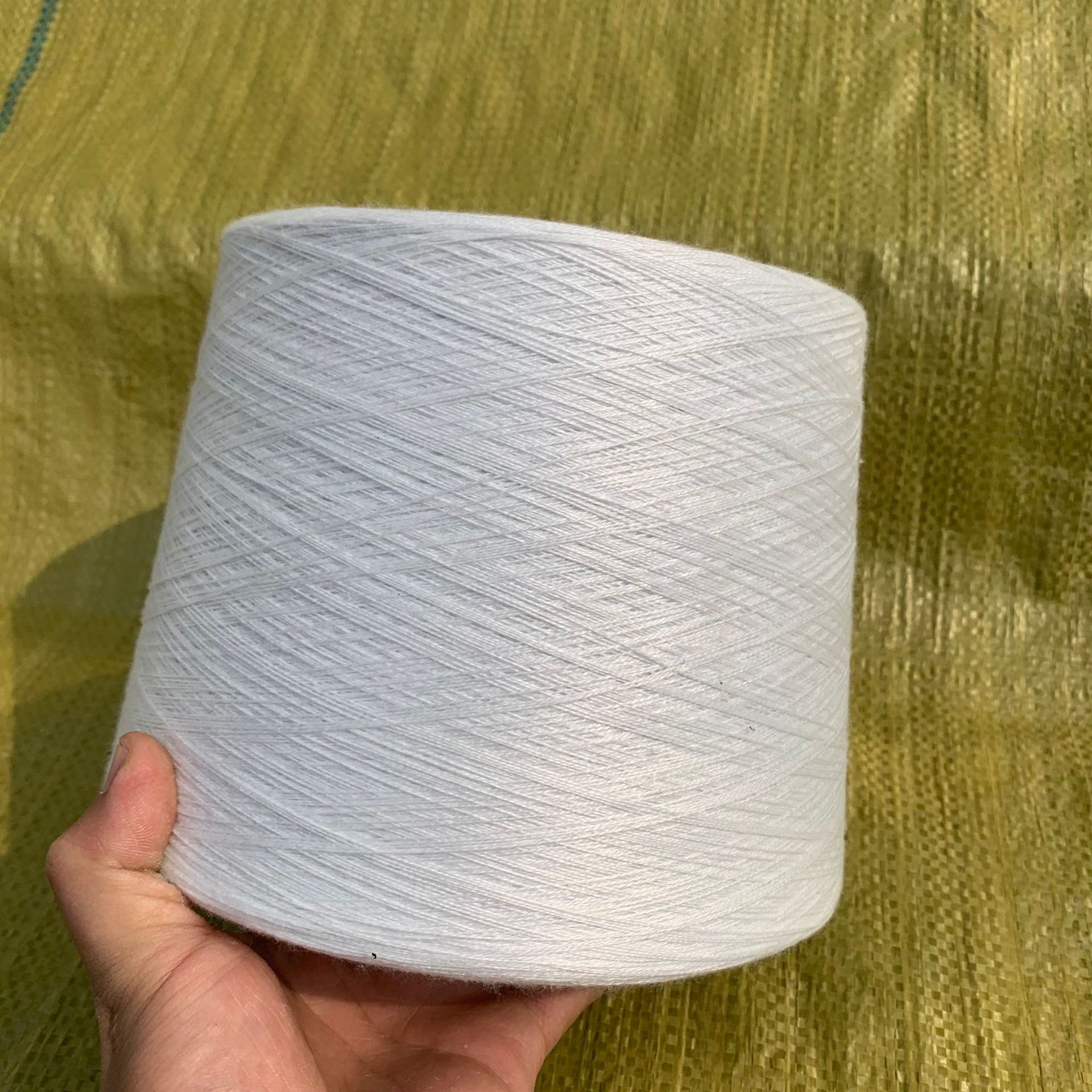 厂家供应仿大化棉纱 再生棉纱织布纱袜子纱手套纱毛巾纱化纤纱