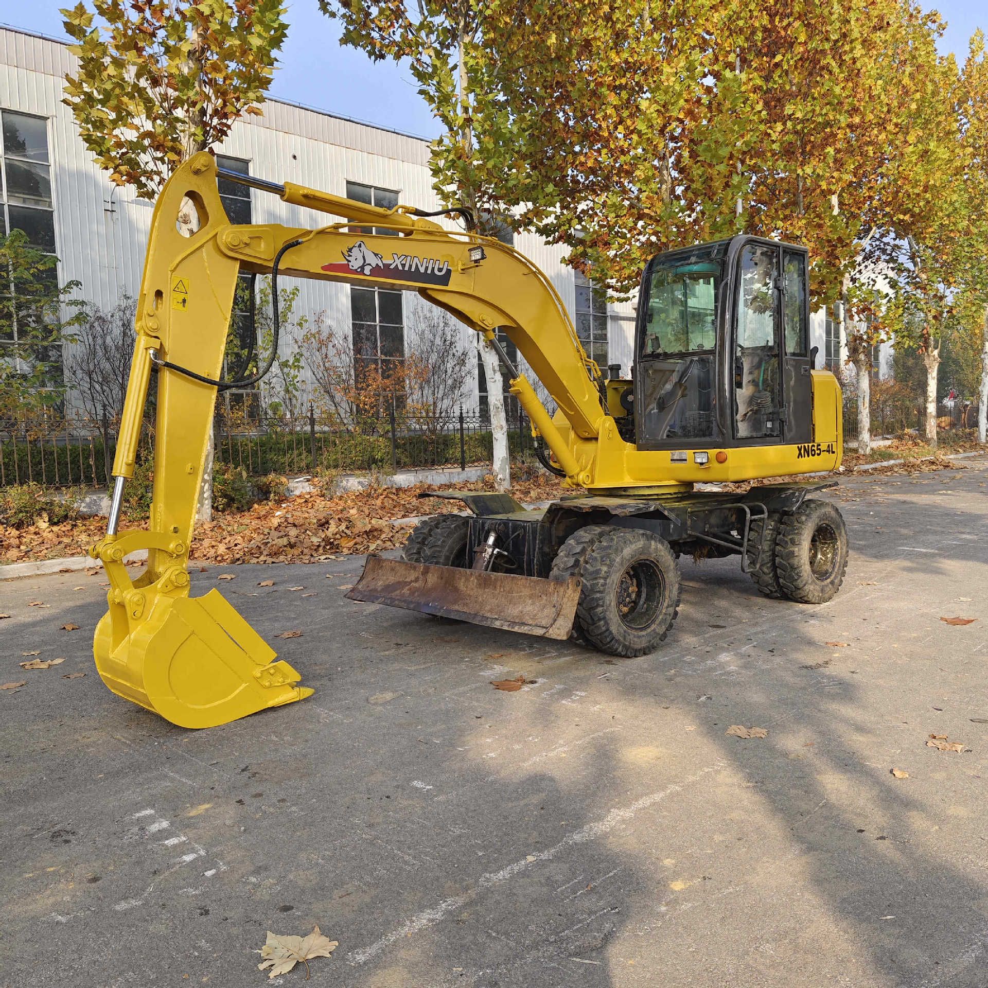 犀牛65小型挖掘机 微型挖机 江苏宿迁挖土机价格 皮轮挖机 挖树根