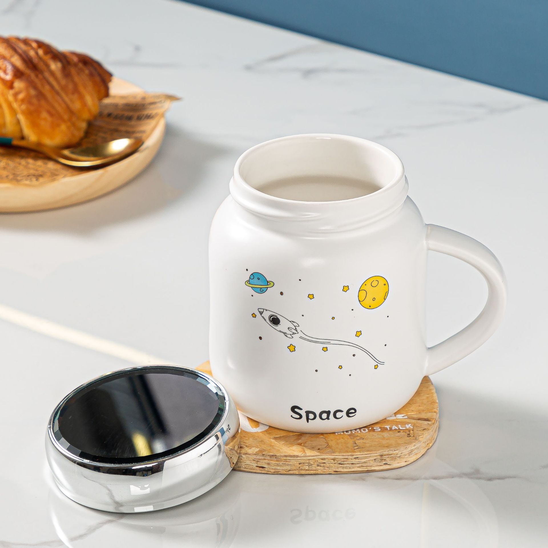 宇航员保温陶瓷杯子 精美马克杯 带有趣螺旋盖子水杯办公室早餐杯