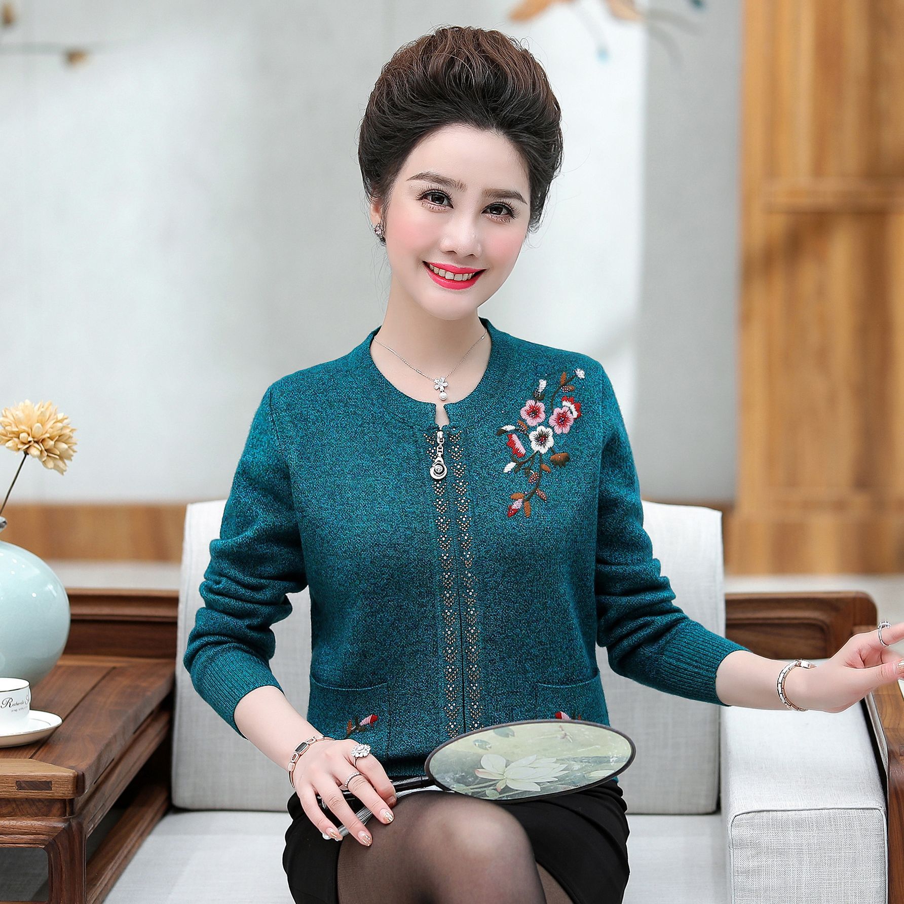 21秋季新款圆领拉链针织开衫外套女刺绣加厚碎花中老年妈妈装开衫