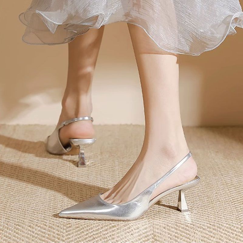 香港银色尖头高跟鞋女2024夏季新款百搭小清新细跟包头一字带凉鞋