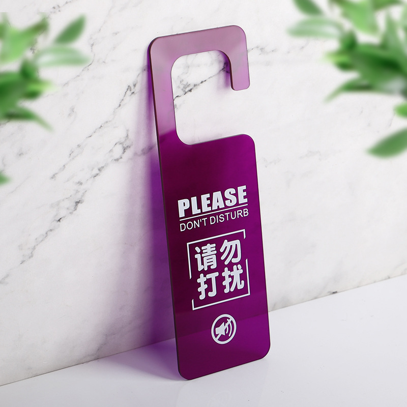 for Express Delivery, Please Put the Door Sign to Pick up the Goods. in the Notice Board Meeting, the Door Sign Hanging Door Door Handle Is Listed.