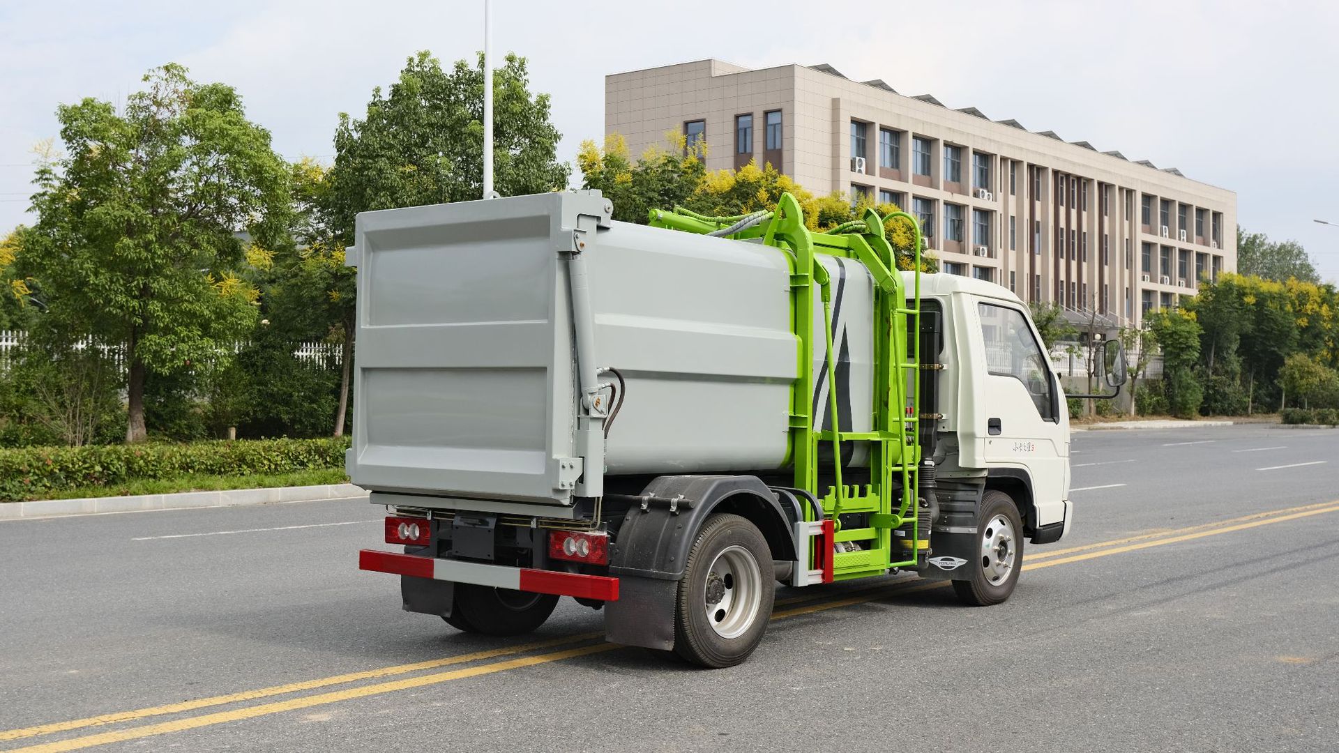 国六保洁环境公司垃圾车价格 5方侧装自卸式挂桶压缩垃圾环卫车