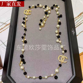 小香风新款黑白珍珠字母项链长款时尚网红气质轻奢风项链韩版