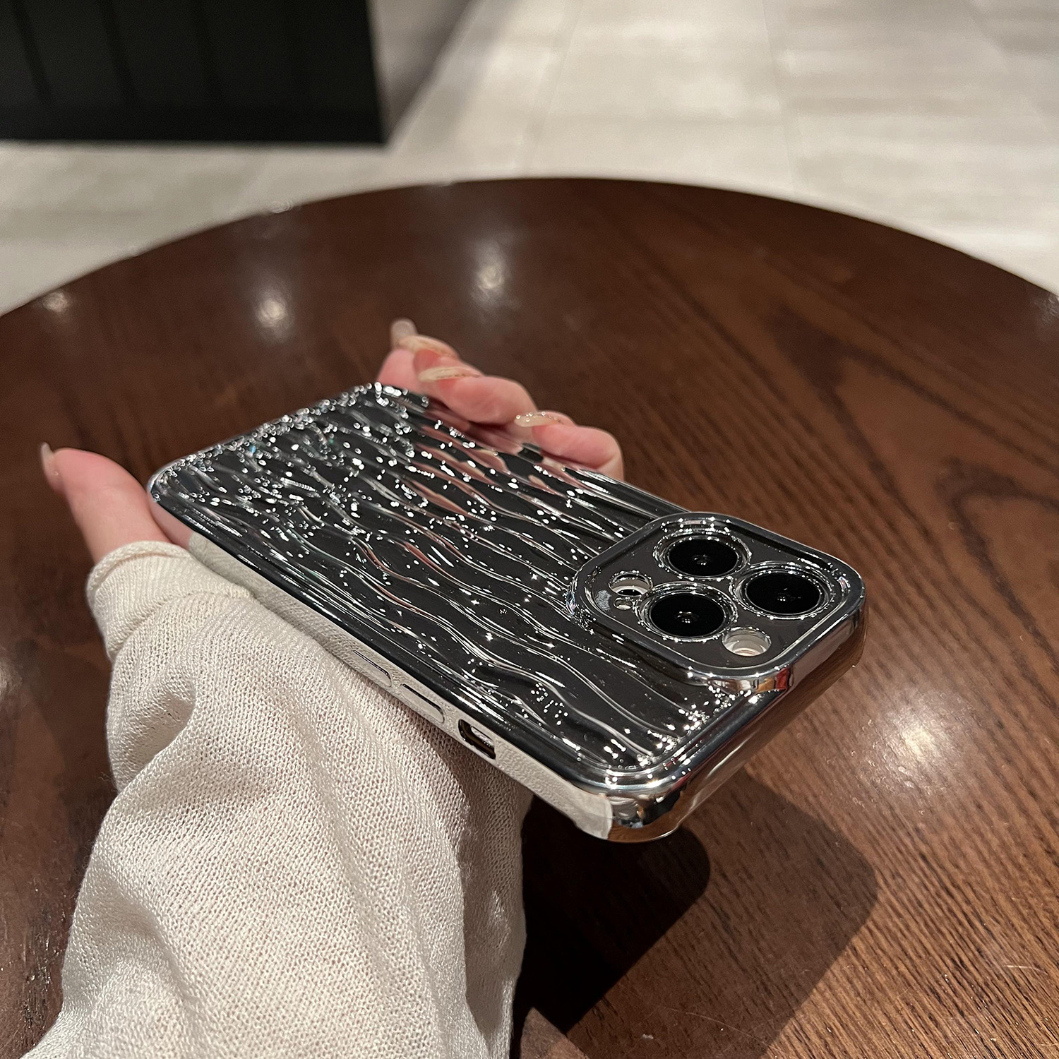 高级感亮银色水波纹适用iphone15pro/14软硅胶手机壳苹果13promax