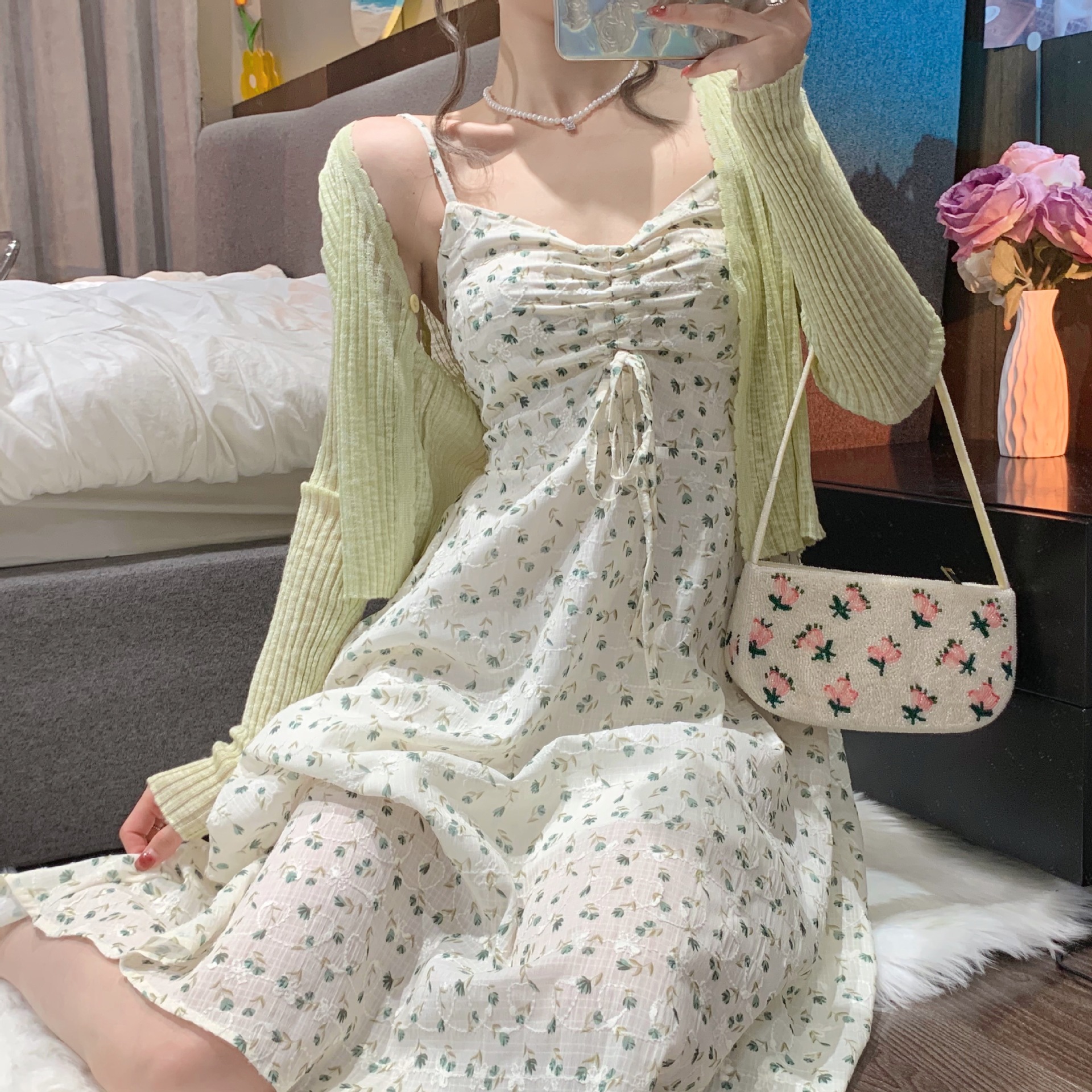 绿色碎花吊带连衣裙女夏2022新款小个子长裙春秋内搭法式初恋裙