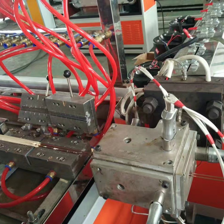 包胶铁芯扎丝生产设备 电线捆绑带束线镀锌扎线数据线扎丝挤出机