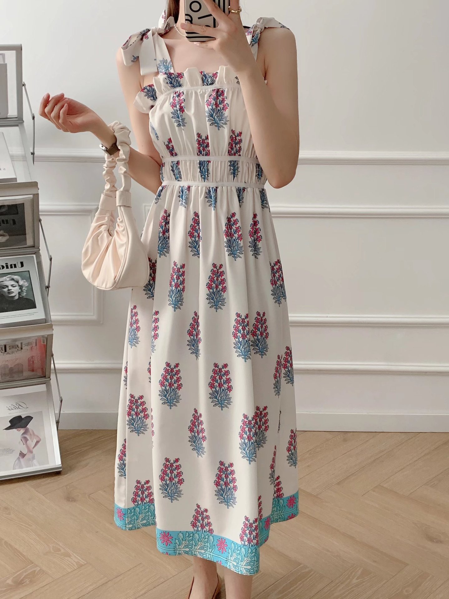 雪纺裙下摆花连衣裙图片