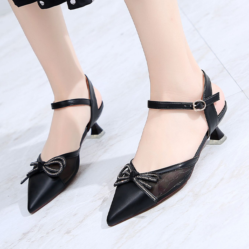 610215头层牛皮时尚潮款女士凉鞋真皮细跟搭扣时装单鞋女鞋