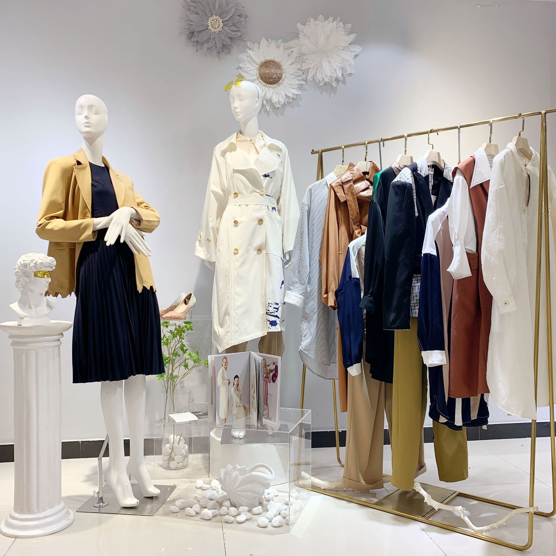 lily欧洲站撤柜品牌折扣店衣服女装服装知恩清仓批发进货拉夏贝尔