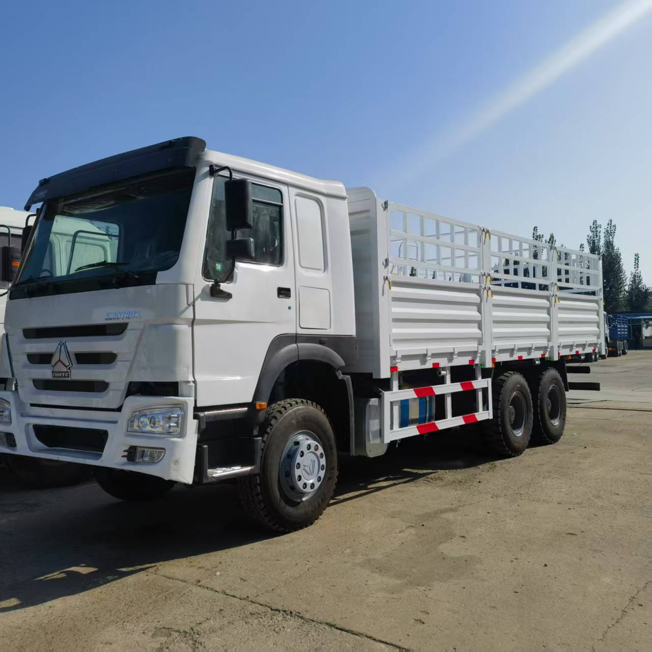 二手10轮12轮豪沃板车自卸车 渣土车厢货车 右驾驶舱集装箱后翻