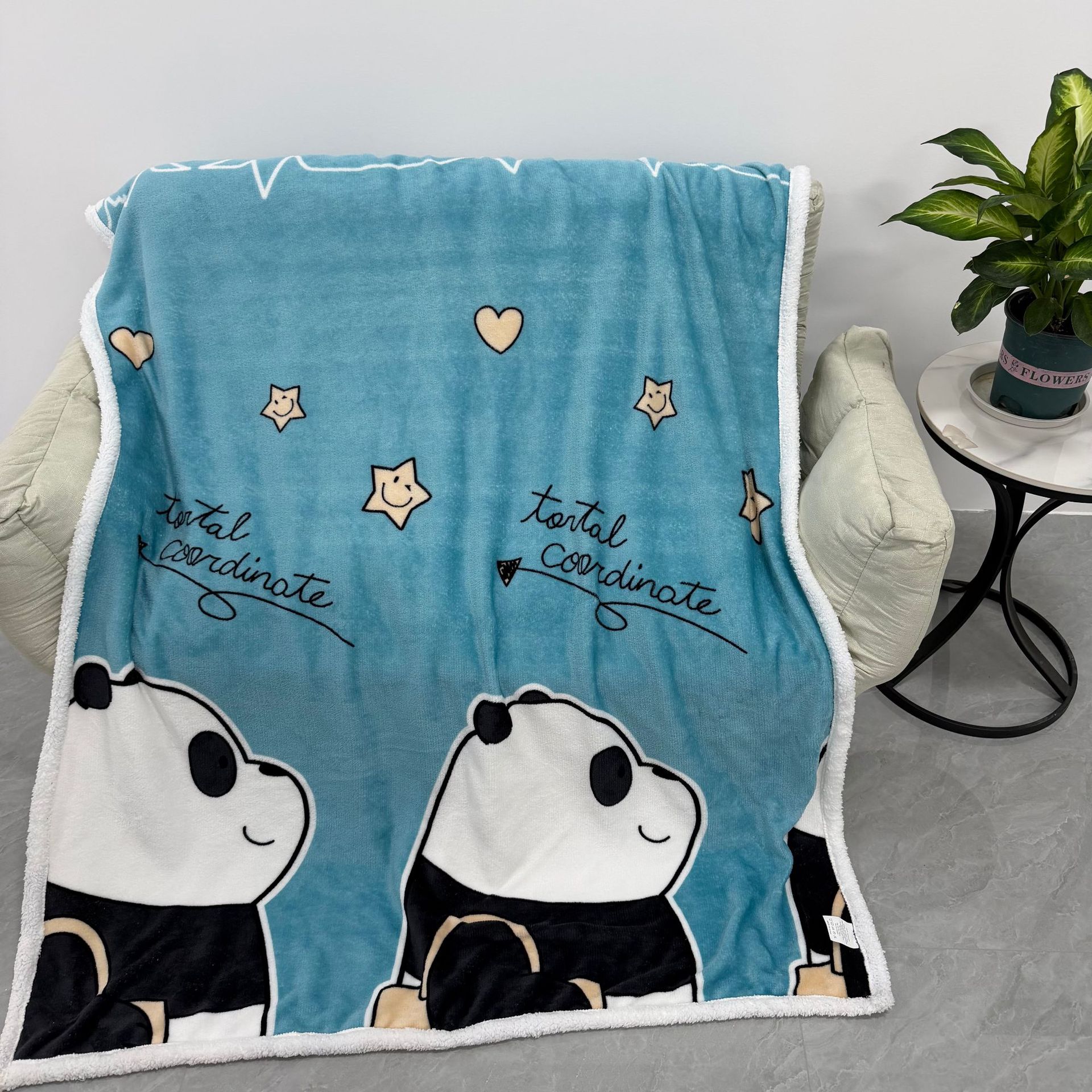 跨境亚马逊羊羔绒法兰绒毛毯卡通懒人毯 可爱双层毯