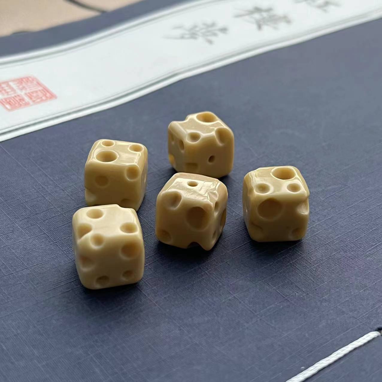 金膏玉奶酪文玩配饰 天然原矿手工雕刻 菩提配饰配饰吊坠diy配饰