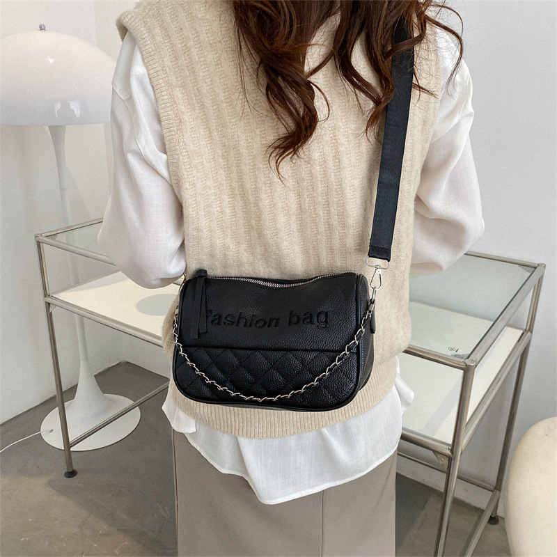 Fashion Rhombus Shoulder Bag 2022 Autumn New Fashion Letters Messenger Bag Large Capacity Commuter Travel Chain Bag