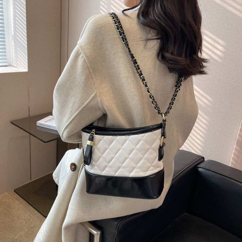 High-Grade Bag Women's Fashion All-Match Hobo Bag Diamond Embroidery Thread Chain Small Square Bag Large Capacity Shoulder Crossbody Bag