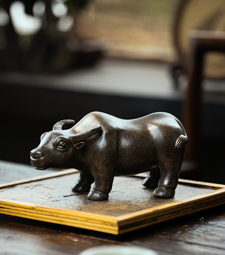 宜兴紫砂茶宠牛摆件雕塑茶具古铜泥生肖牛茶玩茶盘零配紫砂批发