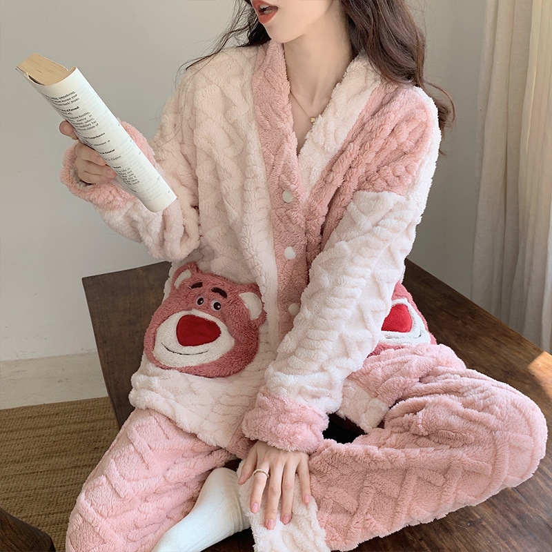 珊瑚绒睡衣女秋冬季加厚加绒卡通可爱草莓熊法兰绒家居服套装批发