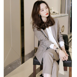 早秋高级感时尚御姐女装港风复古chic西装职业两件套装气质女神范图片